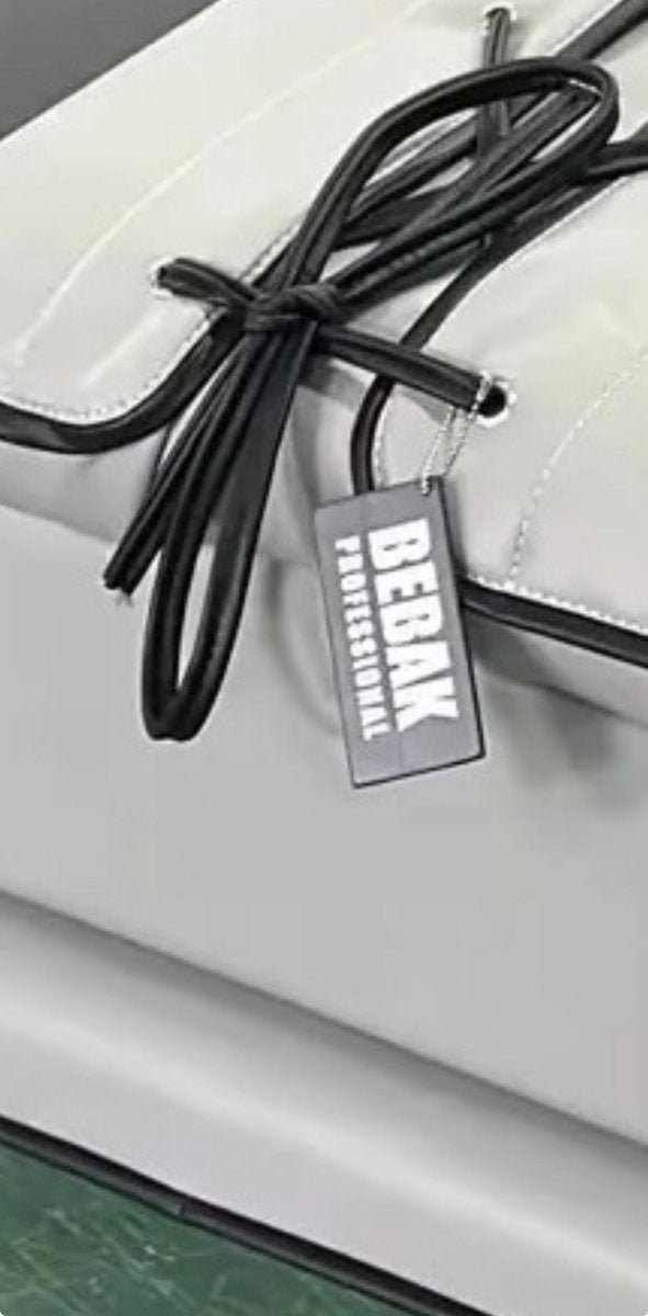 BEBAK Boxing Glove Sofa – Lounge-Sitz in Form eines Boxhandschuhes