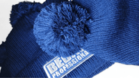 BEBAK Wollmütze mit Bommel – Blau, Schwarz & Rot | Wintermütze
